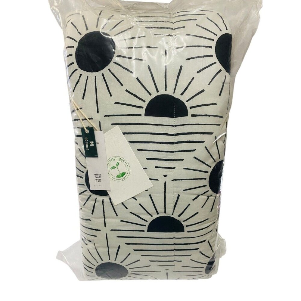Urban Outfitters Geo Sun Quilt Set Twin XL Boho White Black Comforter NWT